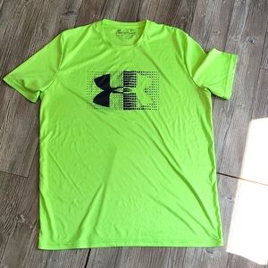 Green under Armour men's tshirt